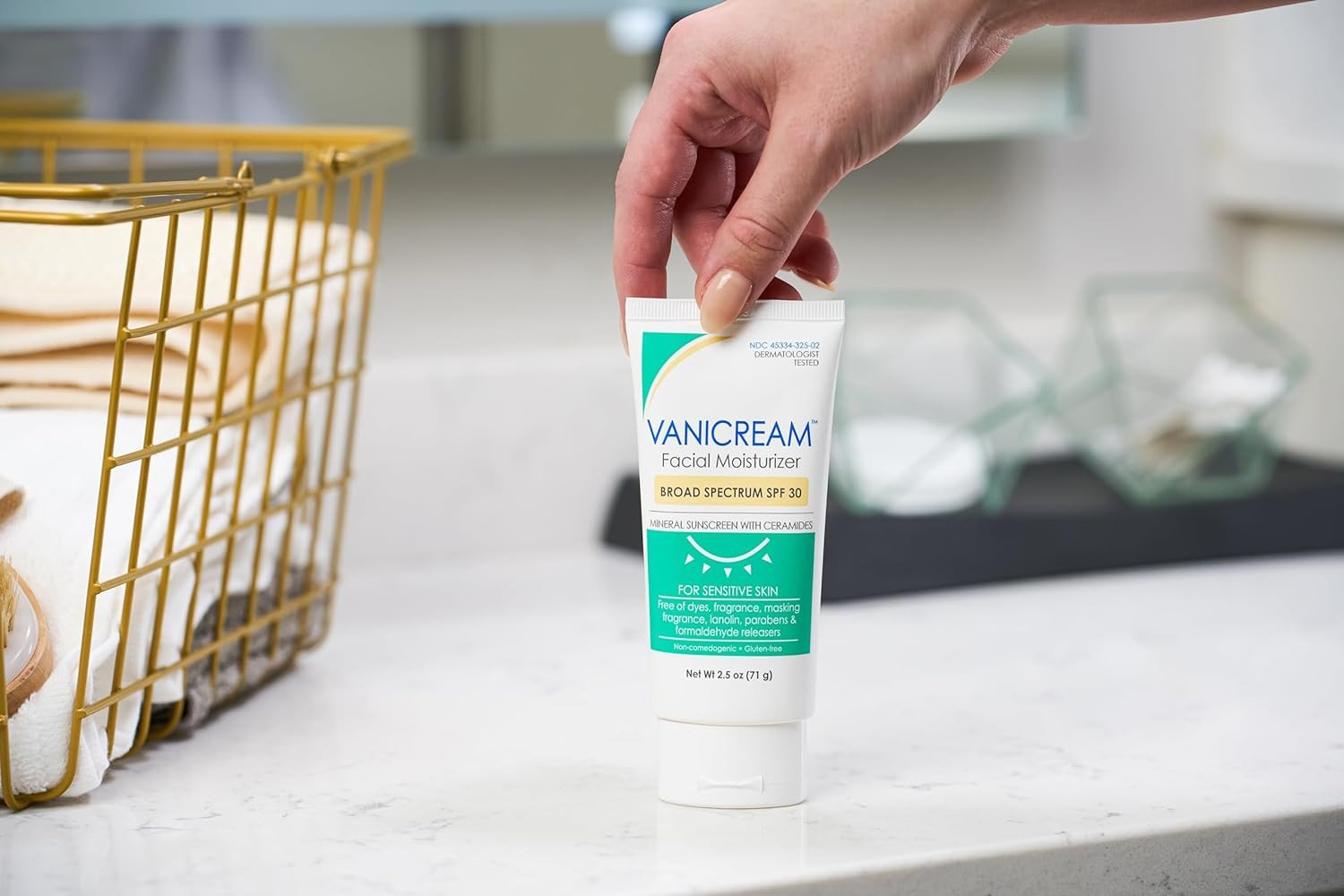 Facial Moisturizer with SPF 30 - Mineral Sunscreen - 2.5fl oz - Formulated Wi...