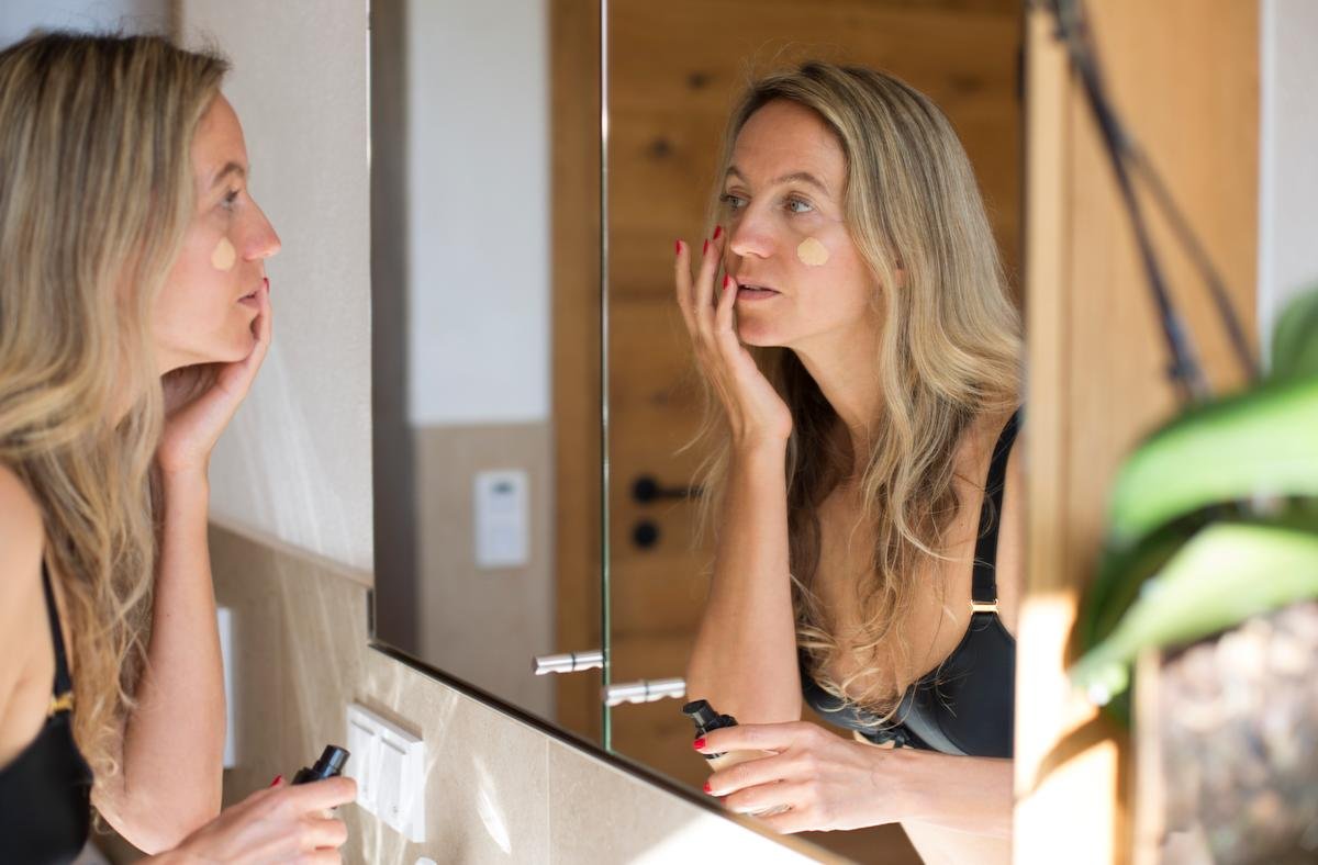 Why women over 50 are swapping out items in their beauty bag for this liquid highlighter – AOL.com