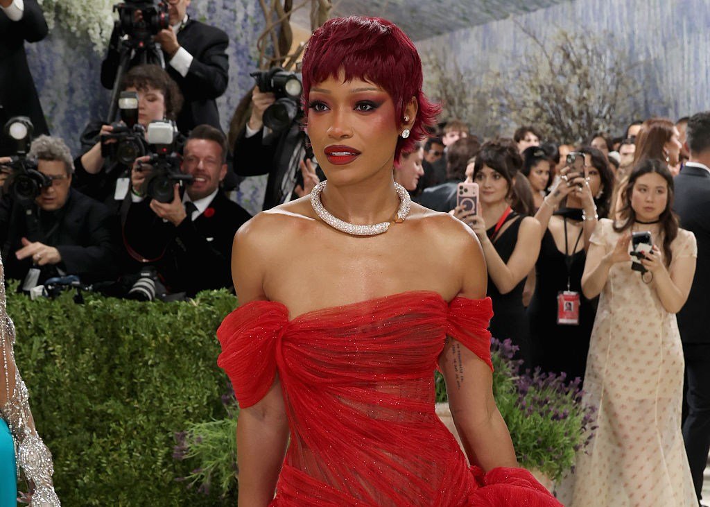 Jewel Tone Hair Color Trend For Black Women Takes Over Summer 2026 – hellobeautiful.com