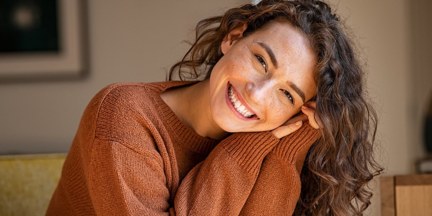 Both men and women rate female faces as more attractive – PsyPost