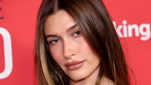 Hailey Bieber’s glowing summer makeup look: 7 tricks to get the ‘glazed skin’ effect – Ynetnews